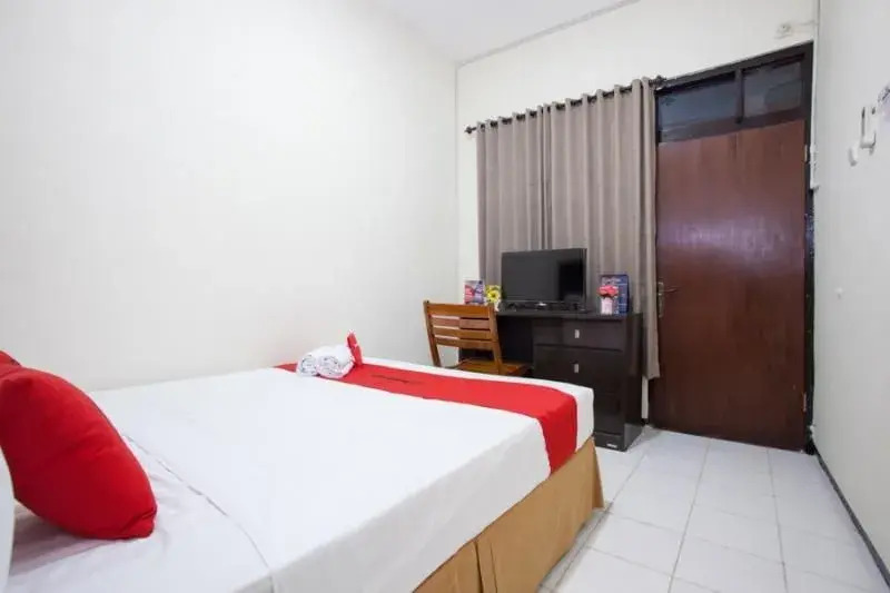 RedDoorz near Tugu Pahlawan Surabaya