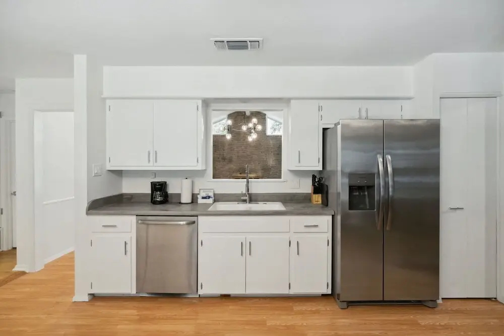 Quiet 4 Bedroom Home Located off Sola