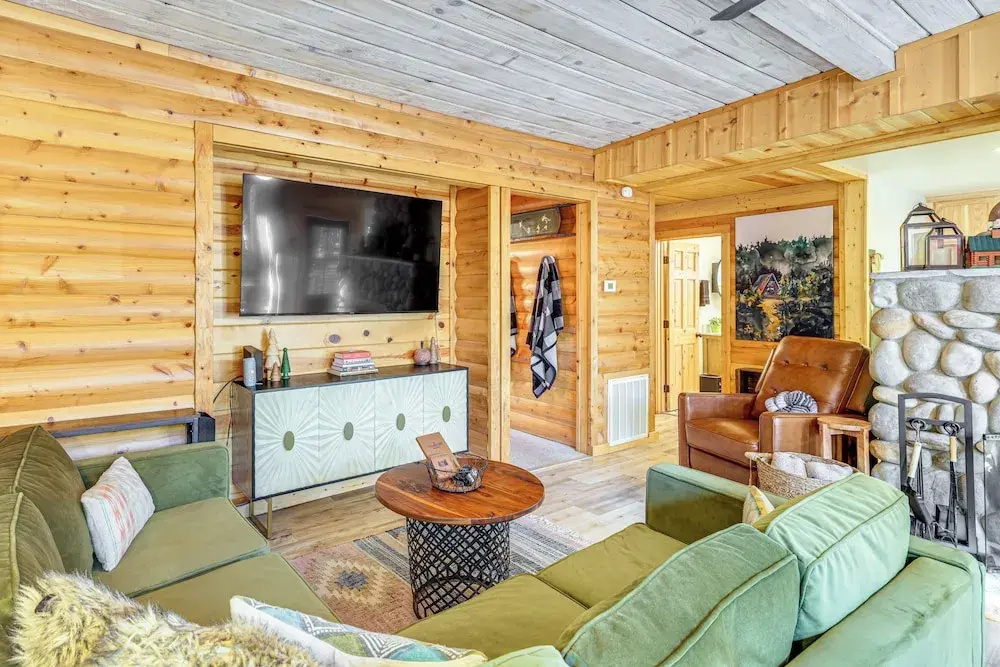 Walk to Golf, Lake: Twain Harte Cabin w/ Fireplace