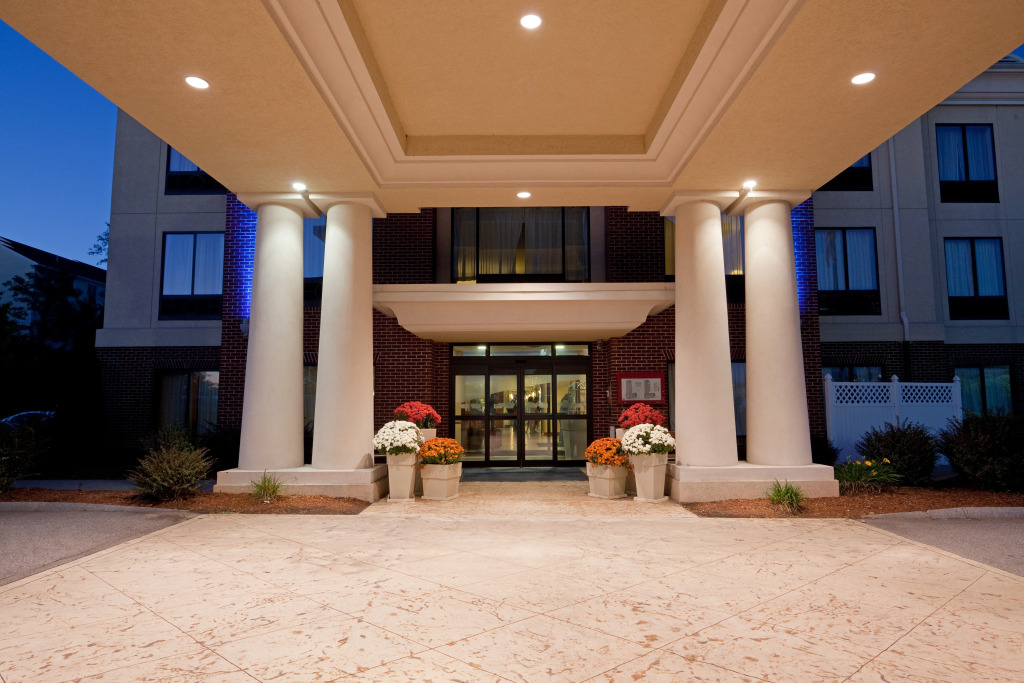 Holiday Inn Express Hotel & Suites Manchester - Airport by IHG