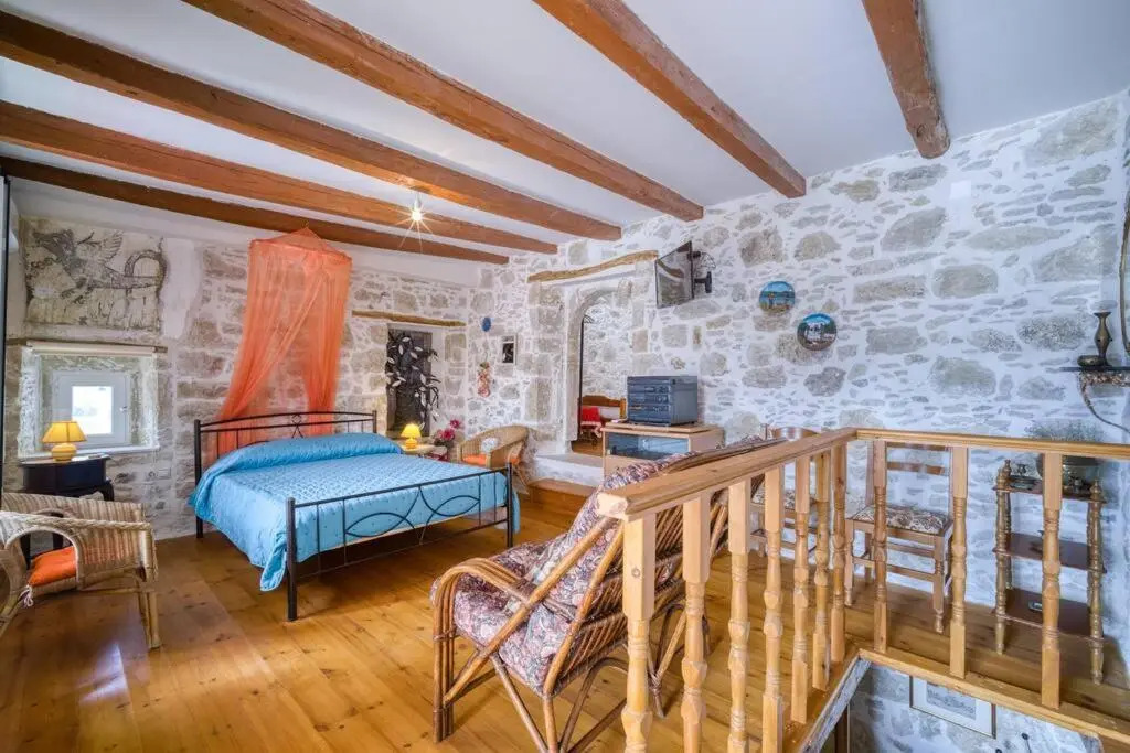Skountakis House