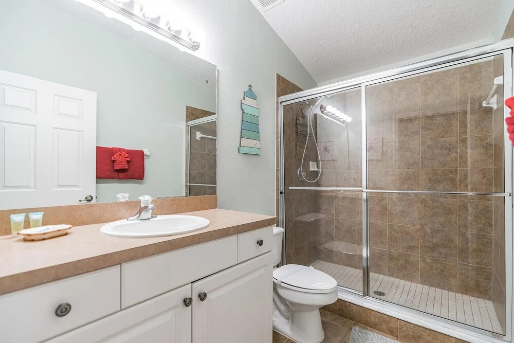 Huge Screened Patio That Overlooks Lake Buck, Near Famous Attractions!!