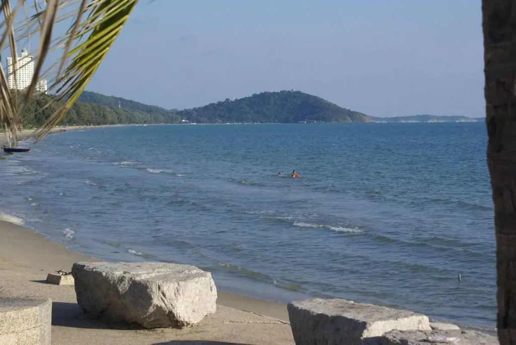 Sammy Seaview Mae ramphueng Beach Front Homestay Apartment แซมมี่ ซีวิว ที่พักวิวทะเลหน้าหาดแม่รำพึง