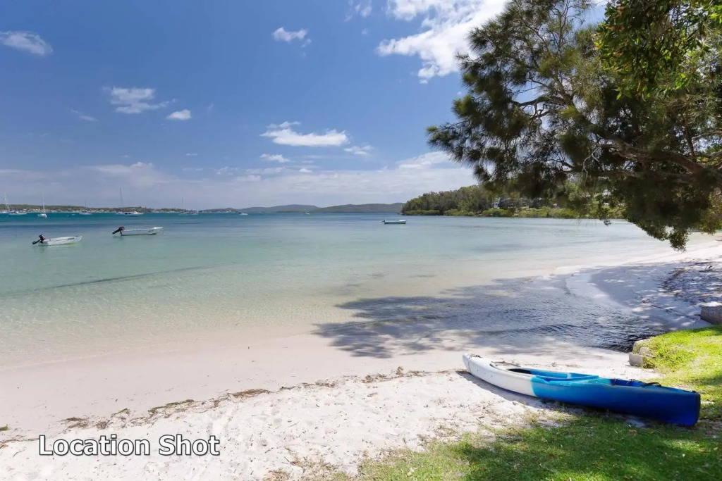 Sandy Beach House - Corlette Waterfront
