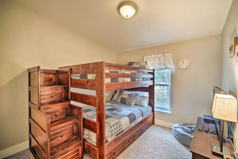 8 Mi to Big Bear Lake & Village: Sugarloaf Cabin