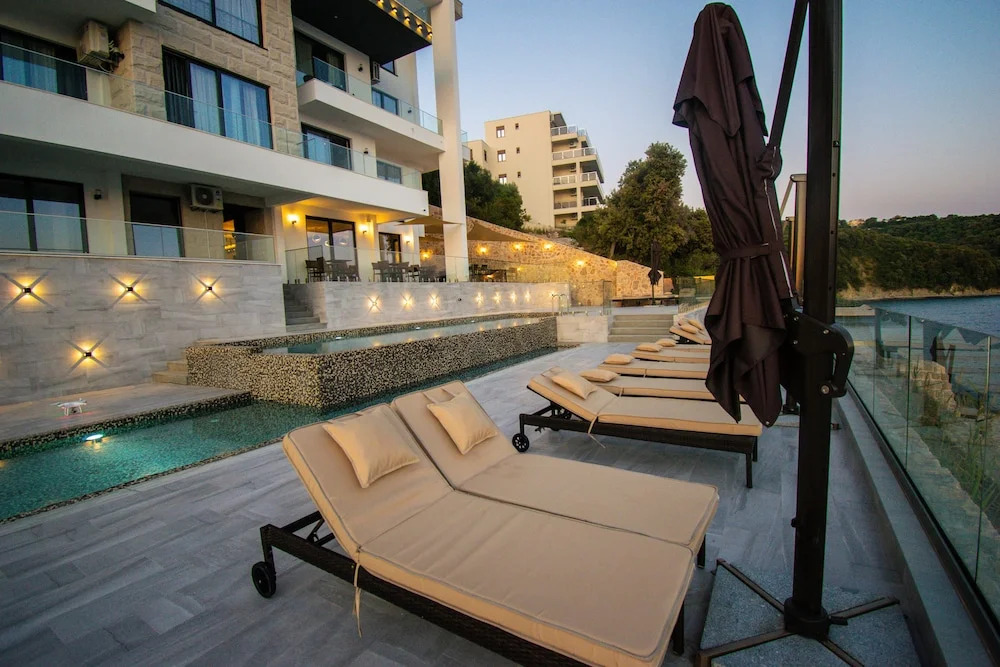 Dollaku Seafront Apartments