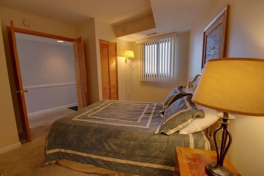 Golden Sands 504 - 2 Br Condo