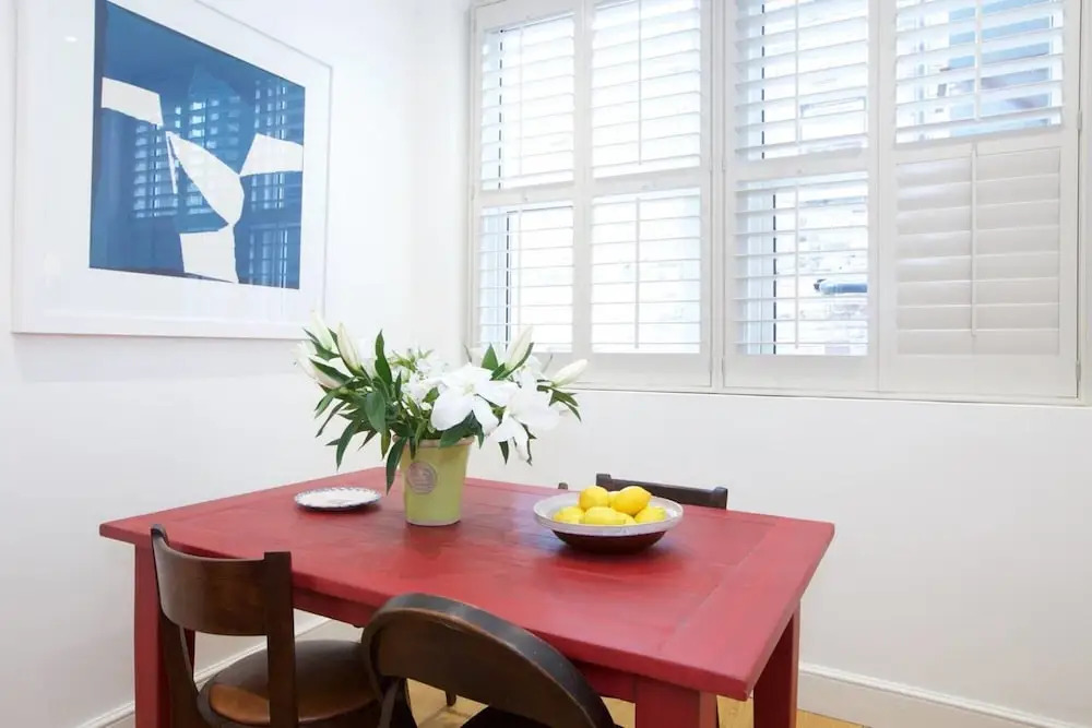 English Retro 2BR Apt, Moments From Battersea Park