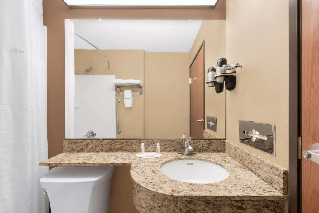 Microtel Inn & Suites by Wyndham