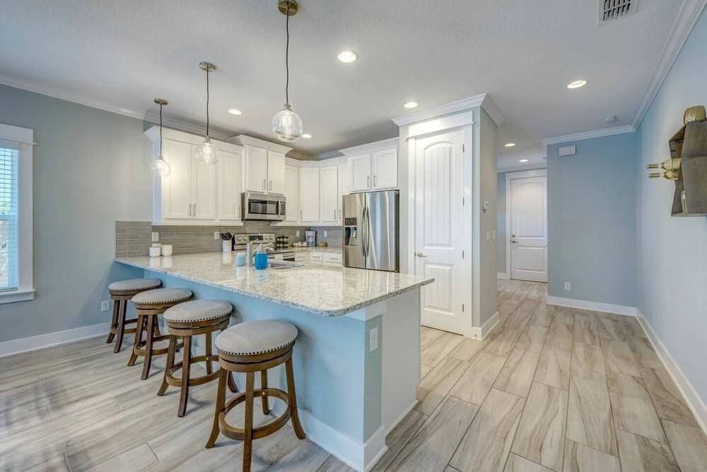 Sun-splashed Luxe Townhome - Walk to the Sand