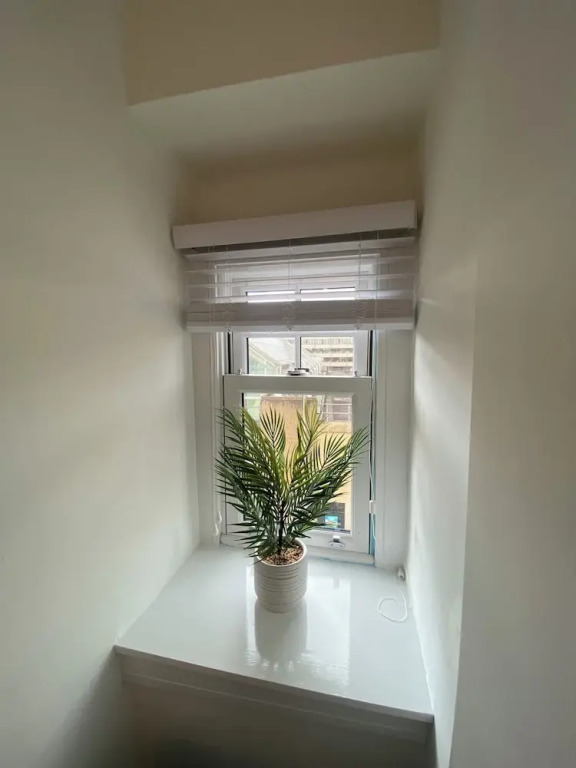 Bright & Spacious, Central for Airport and Glasgow