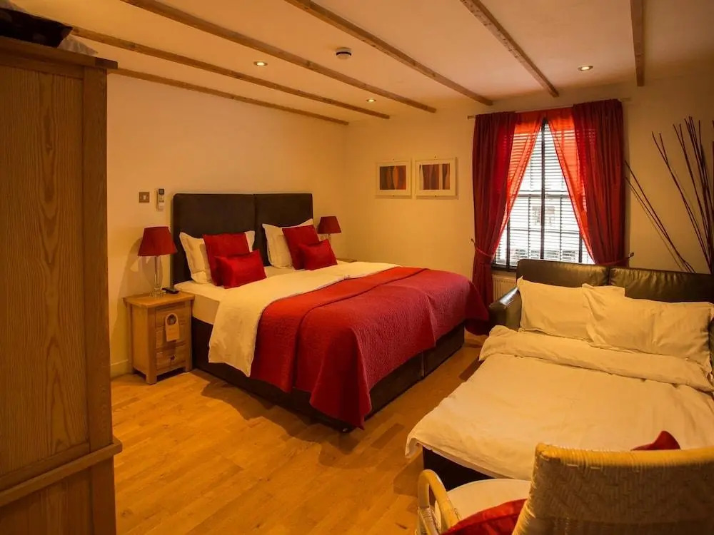 Bath House Hotel & Restaurant