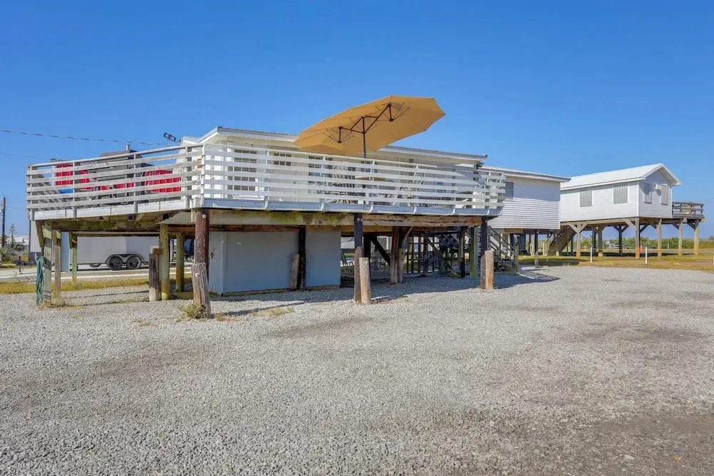 1 Mi to Festivals! Grand Isle Getaway w/ Deck