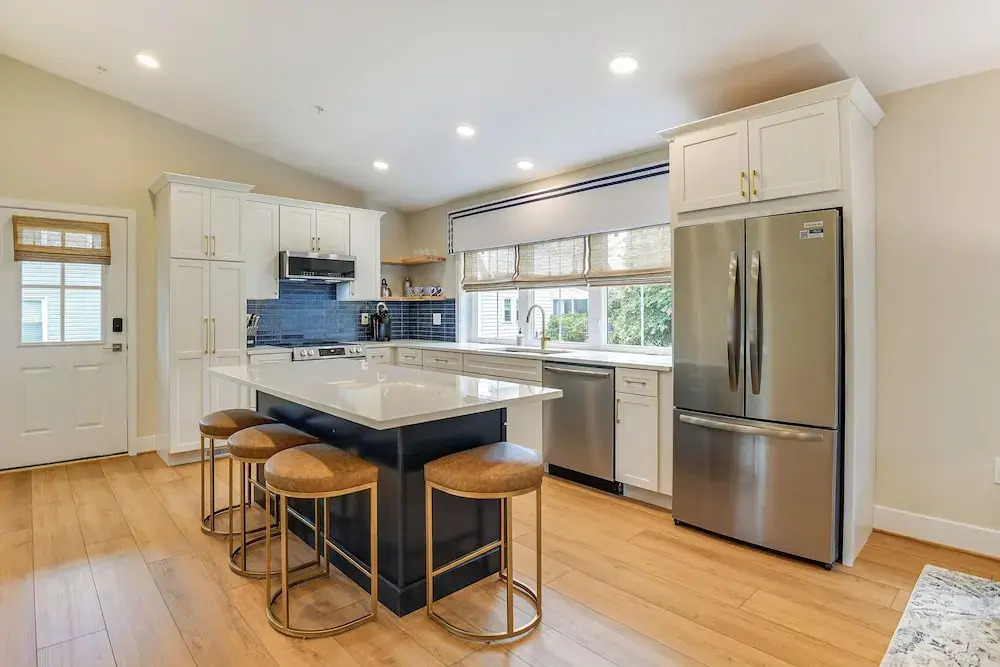 1 Block to Usna Stadium: Modern Annapolis Home!