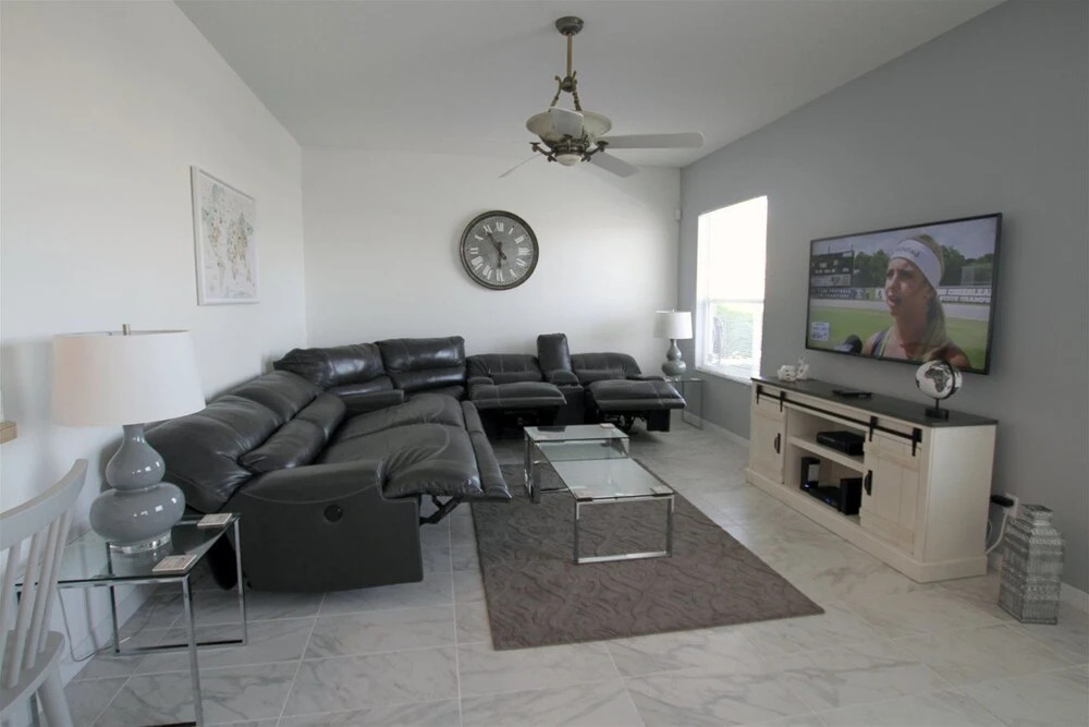 Large 5 bed Villa With South Facing Pool Overlooking Water