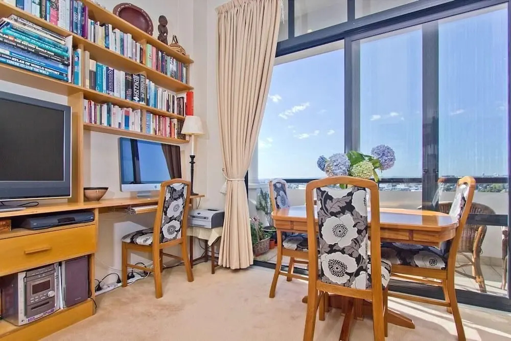QV Penthouse Apt in the Connaught - 441