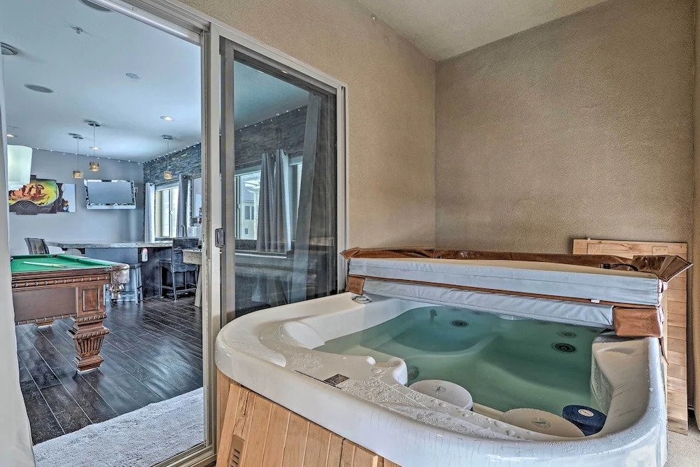 Luxe Brian Head Escape w/ Hot Tub & Mtn Views
