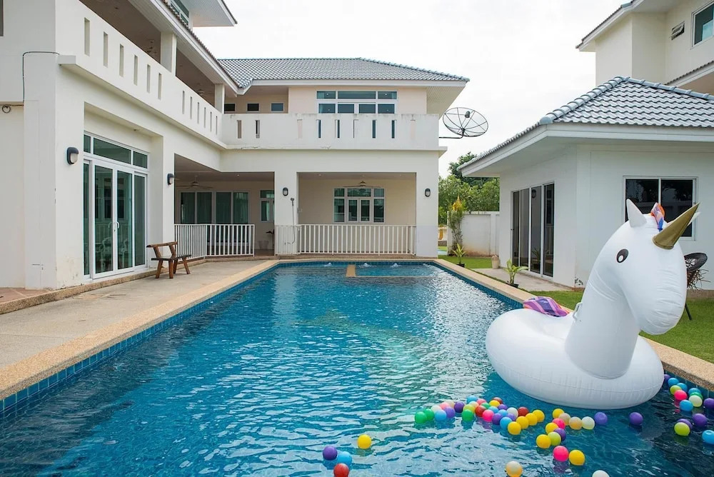 Play Pool Villa Pattaya