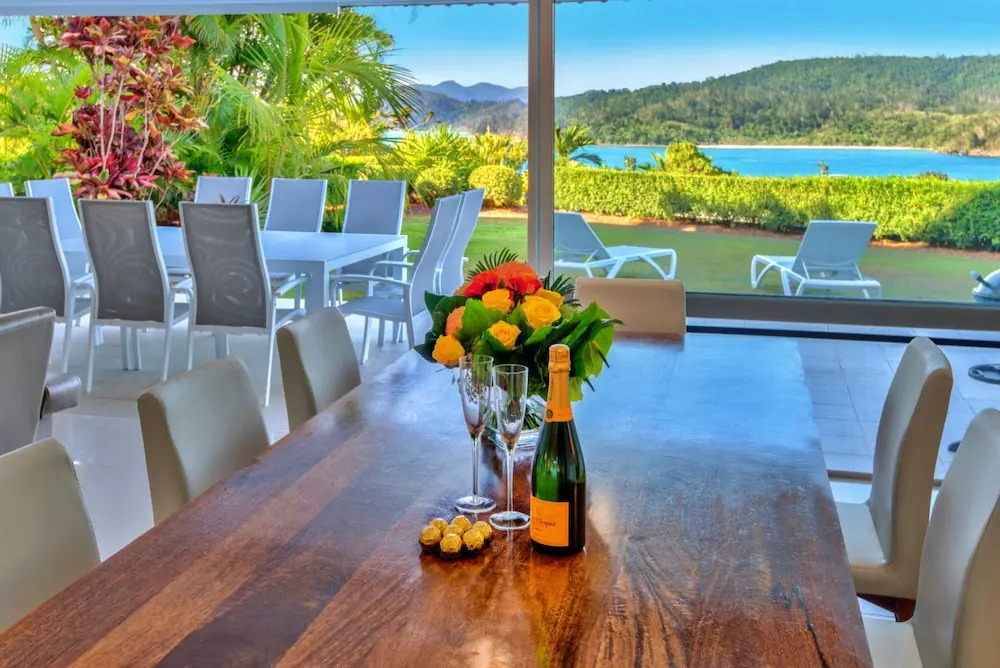Bella Vista East 3 Luxury Ocean Views Large Flat Grassed Area + Buggy