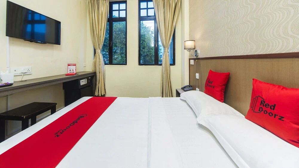 RedDoorz Plus near Lavender Street