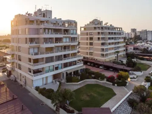 Lazuli Beachfront Apartment 144