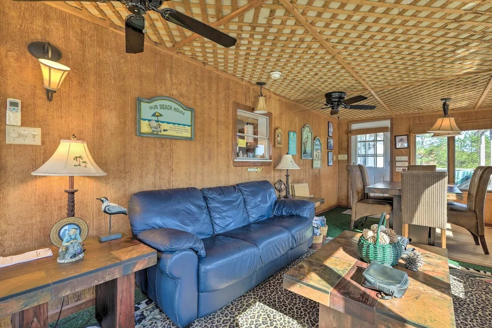 Quaint Chincoteague Island Hideaway w/ 2 Porches!