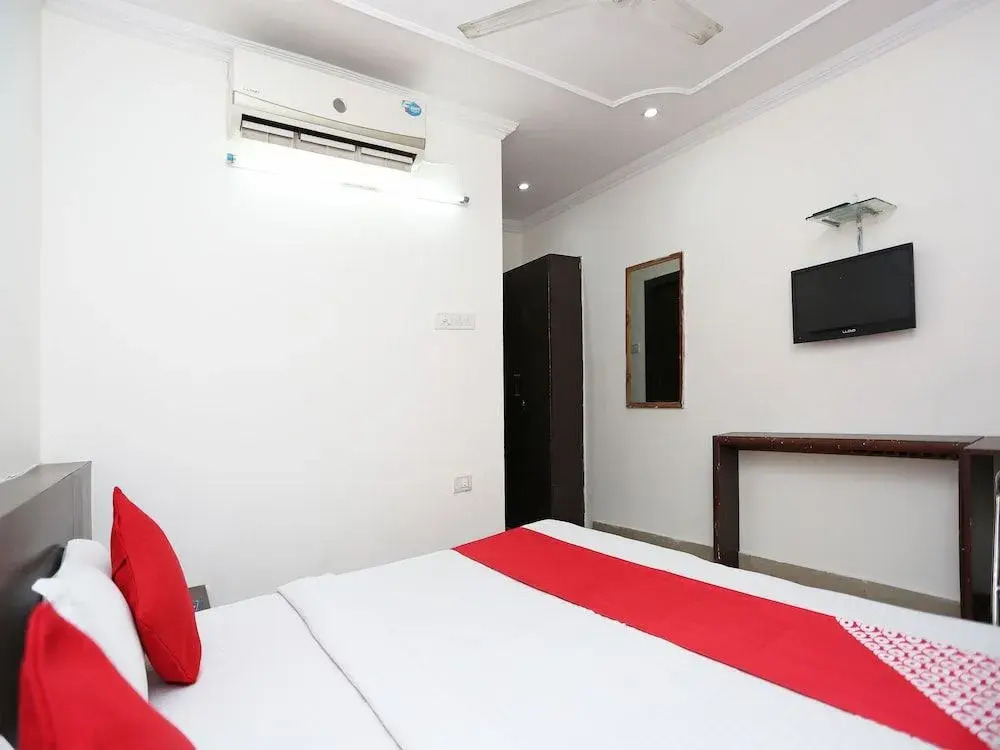 Oyo 23428 Royal Regency