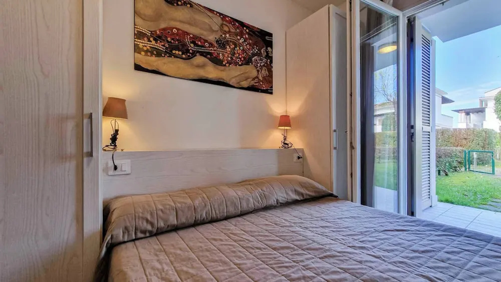 Welcoming Flat With Swimming Pool and Solarium