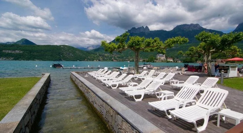 La Baie des Voiles 2 chambres 4 à 6 personnes au bord du lac plage privée