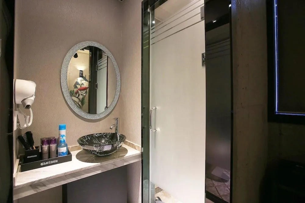 Yeongdeungpo Chateau Hotel