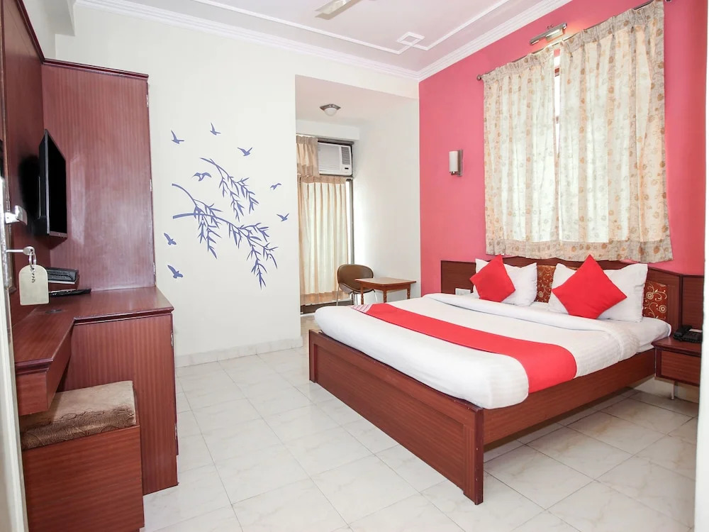 OYO 15425 Hotel Royal Heritage