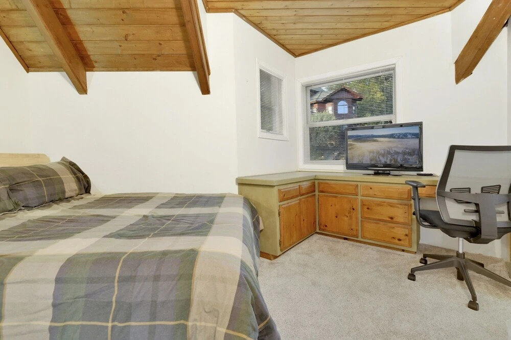 2212-canyon Crest Castle 4 Bedroom Home by Redawning