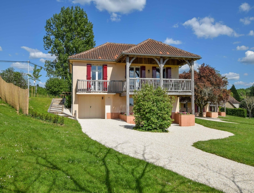 Holiday Home for 6 People in the Heart of Perigord