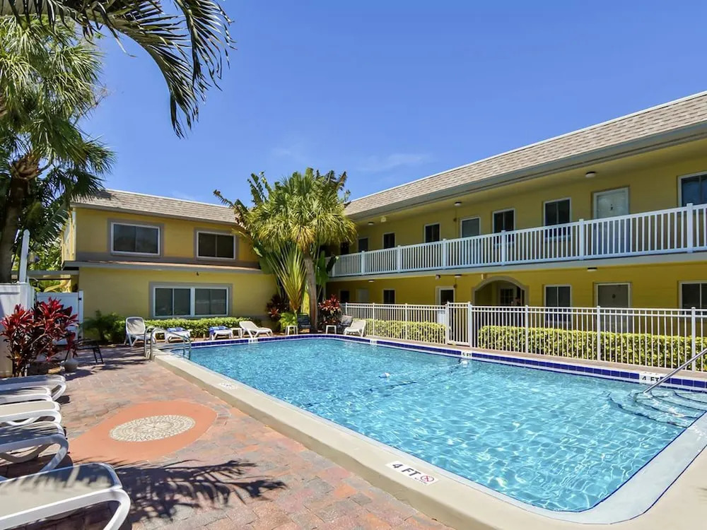 Waves 20 Condo - 2 Br condo by RedAwning