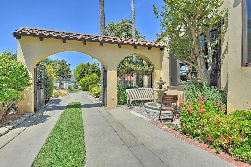 Upscale Whittier Hills Gem: 17 Mi to Disneyland!