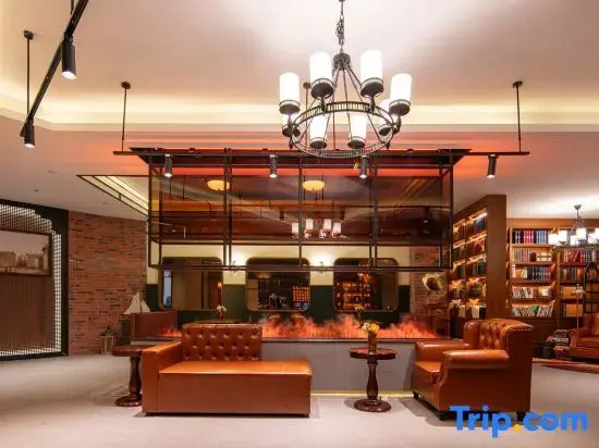 James Joyce Coffetel (Qingdao Zhanqiao Railway Station)