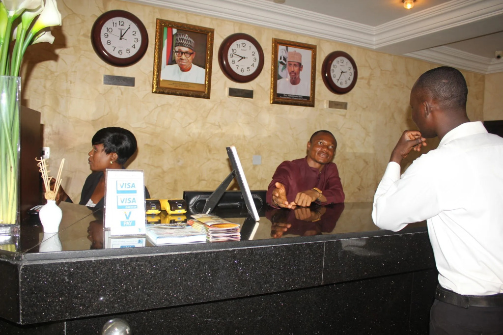 Bestway Luxury Suites