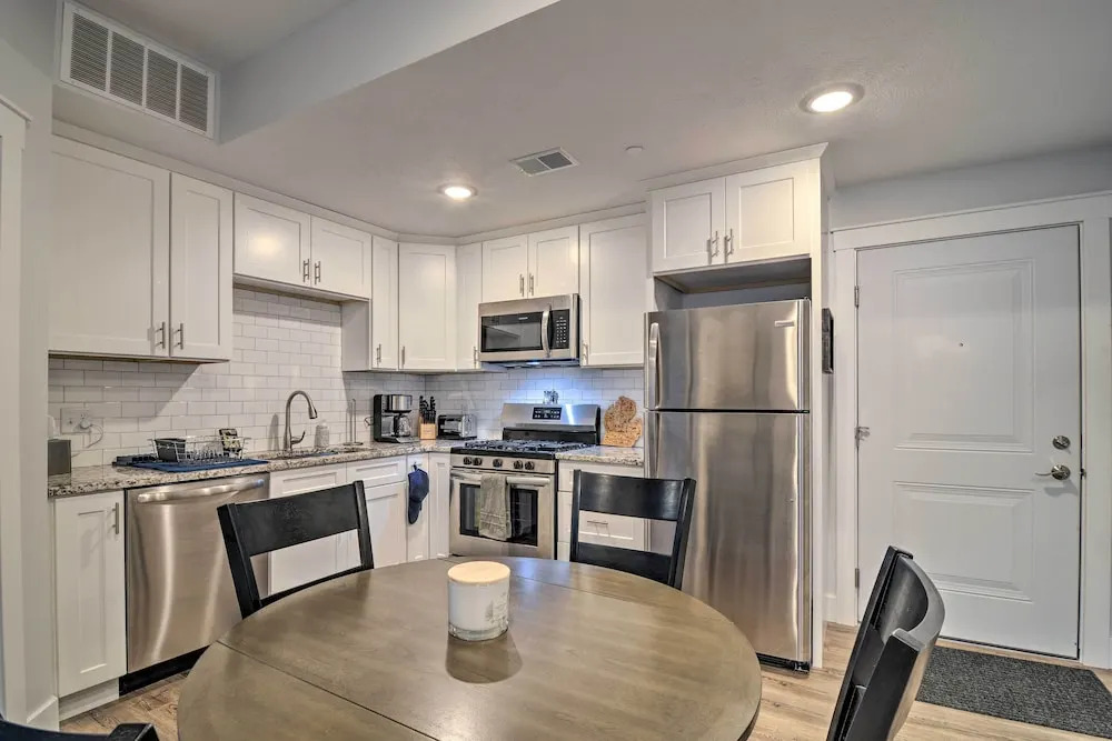 Centrally Located Traverse City Condo 1 Mi to Bay