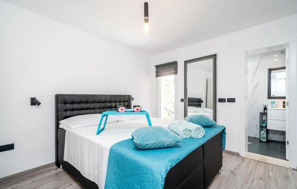 Luxurious Home In Trstenik
