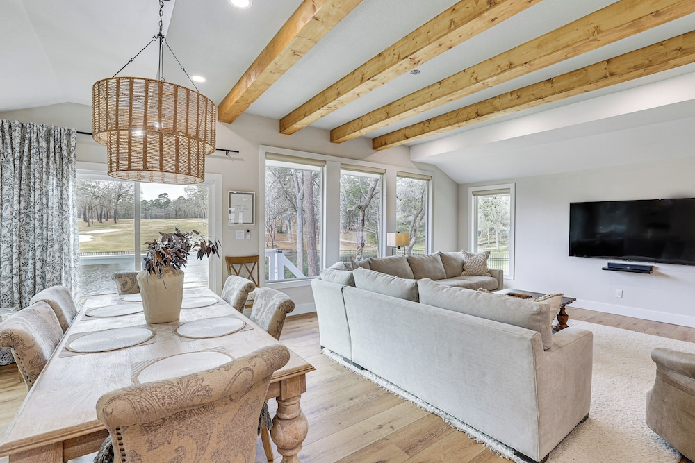 Fairway & Water Views! Peaceful Holly Lake Retreat
