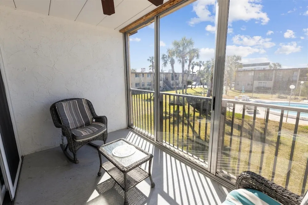 Sea Palm 1D is a 2 BR 1 Bath that is pet friendly and sleeps 6 by RedAwning