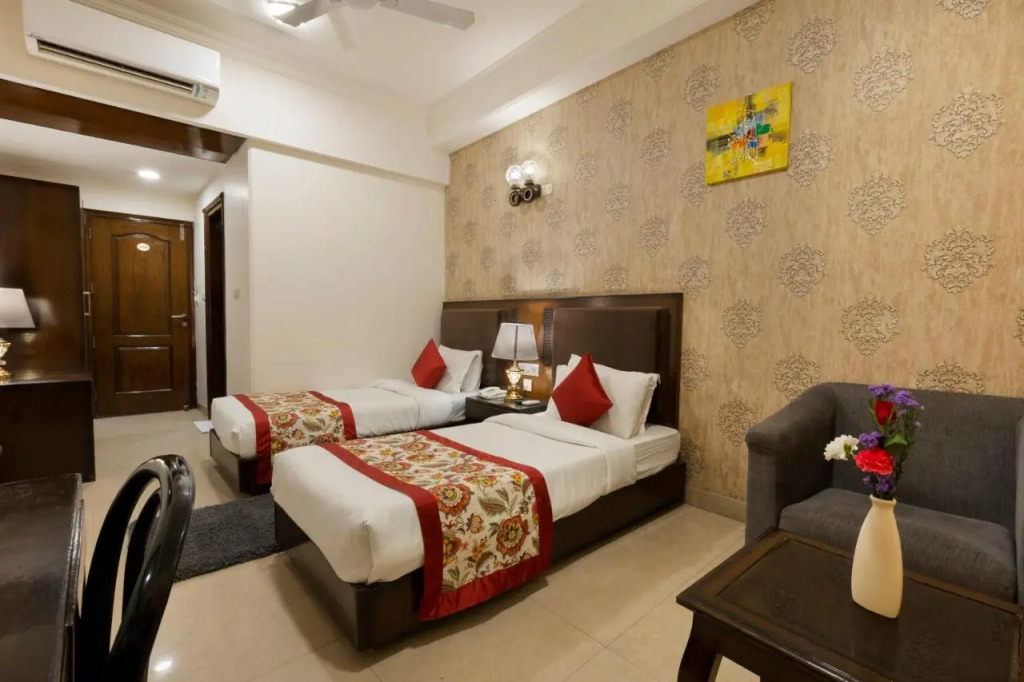 Hotel WHITE & BLUE Delhi Airport