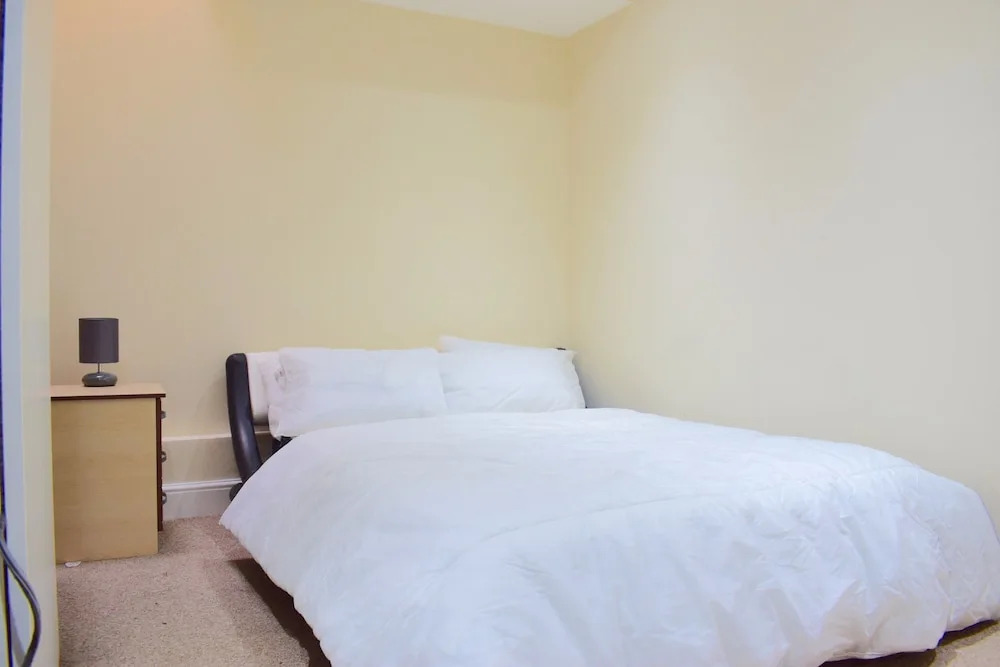 Minimalist Flat in Trendy Brixton