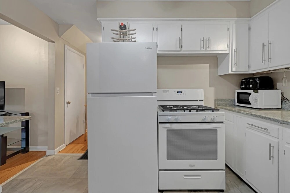 Charming Cape Cod Home - Just 15 Min From Downtown! 4 Bedroom Home by Redawning