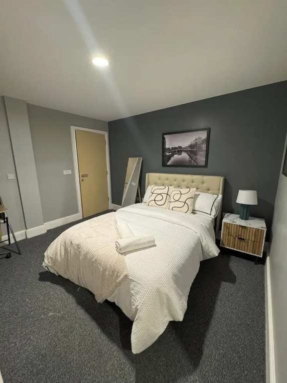 Modern 2 Bedroom City Oasis in Manchester