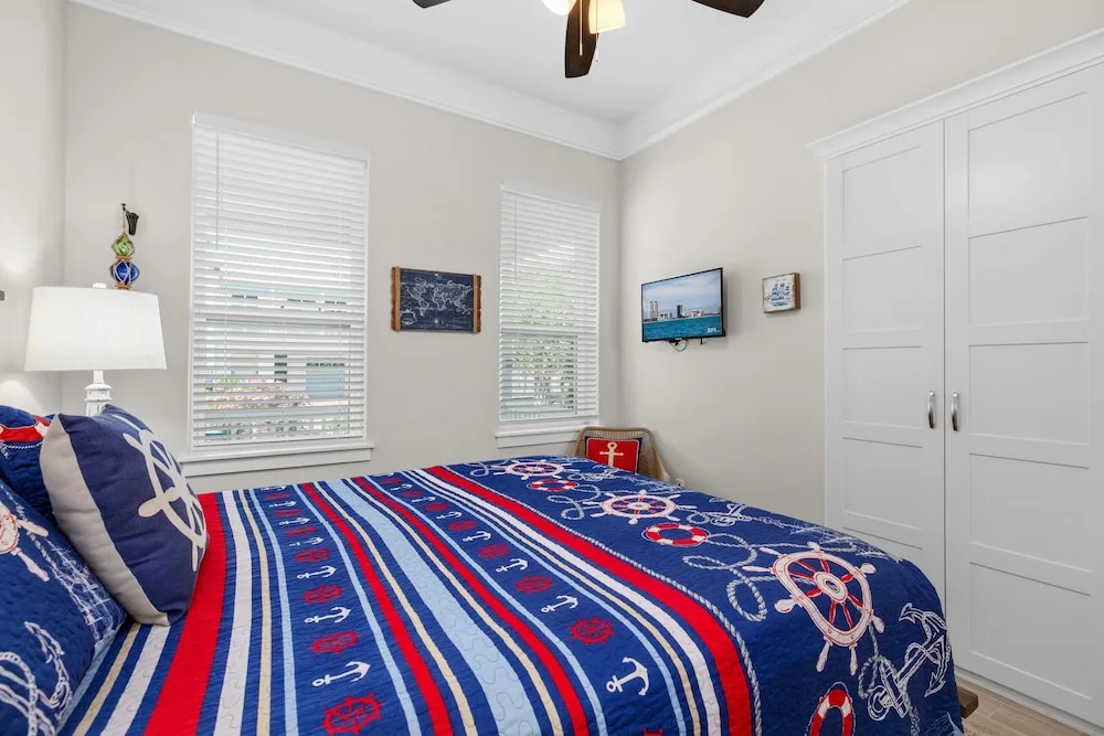 Anchors Aweigh 3 Bedroom Cottage by RedAwning