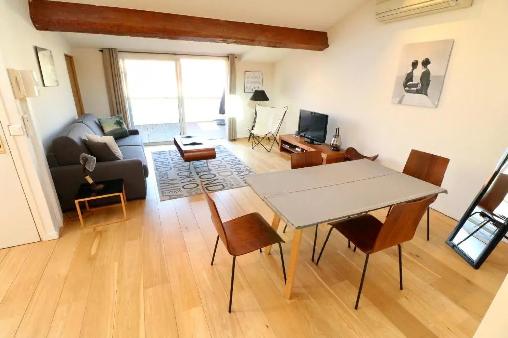 Rooftop terrasse 1 bedroom in rue d'Antibes, 5 min from the Croisette 214