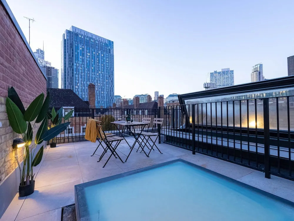 Three Bedroom Near Brick Lane by Belvilla
