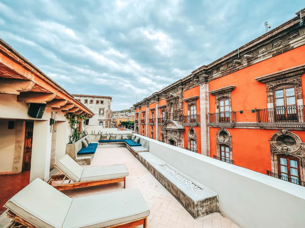 Mikaella Hotel
