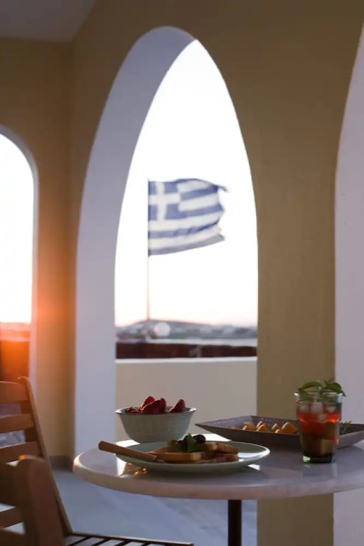 Pithos Apartments